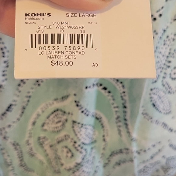 NWT, LC Lauren Conrad - Multi Green Colored Sage Paisley Crop Top, Size Large - Picture 6 of 11